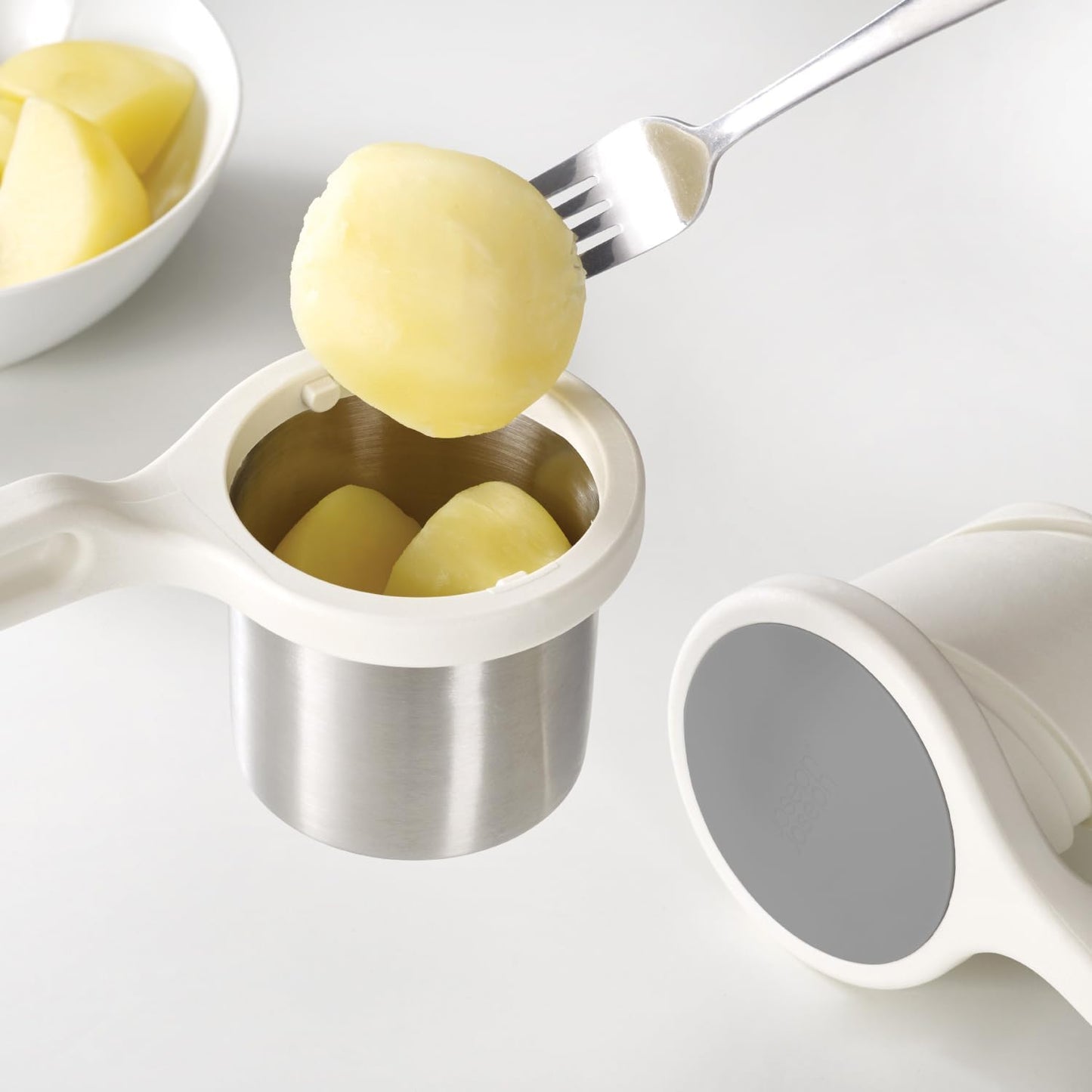 Joseph Joseph Helix Potato Ricer Masher – Ergonomic Twist-Action Stainless Steel